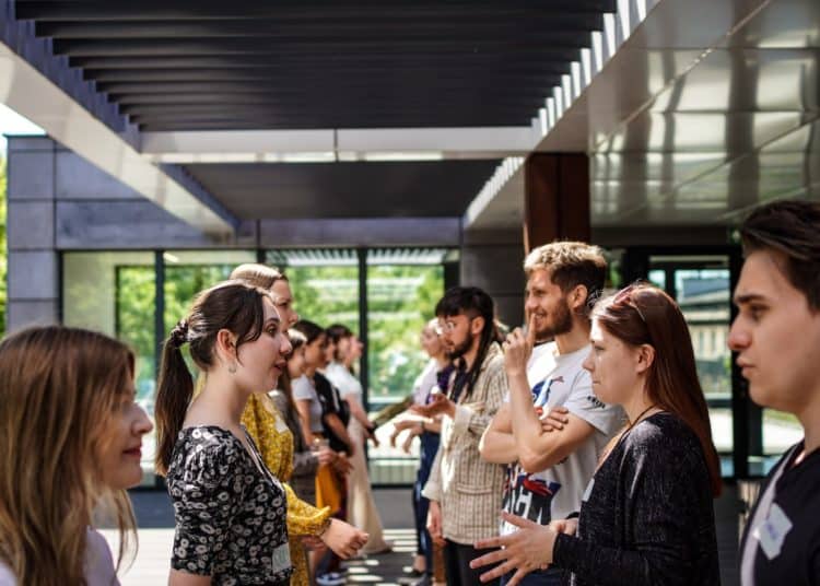 Как интроверты могут стать опытными переговорщиками — руководство для интровертов | Твой Коуч.ру