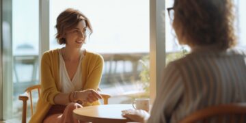 Разбираемся в эмоциях собеседника: как реагировать?